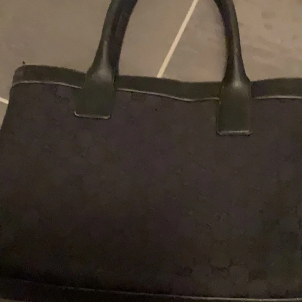 Authentic GUCCI Black GG Nylon Monogram Leather Abbey Medium Tote Bag - Picture 3 of 16